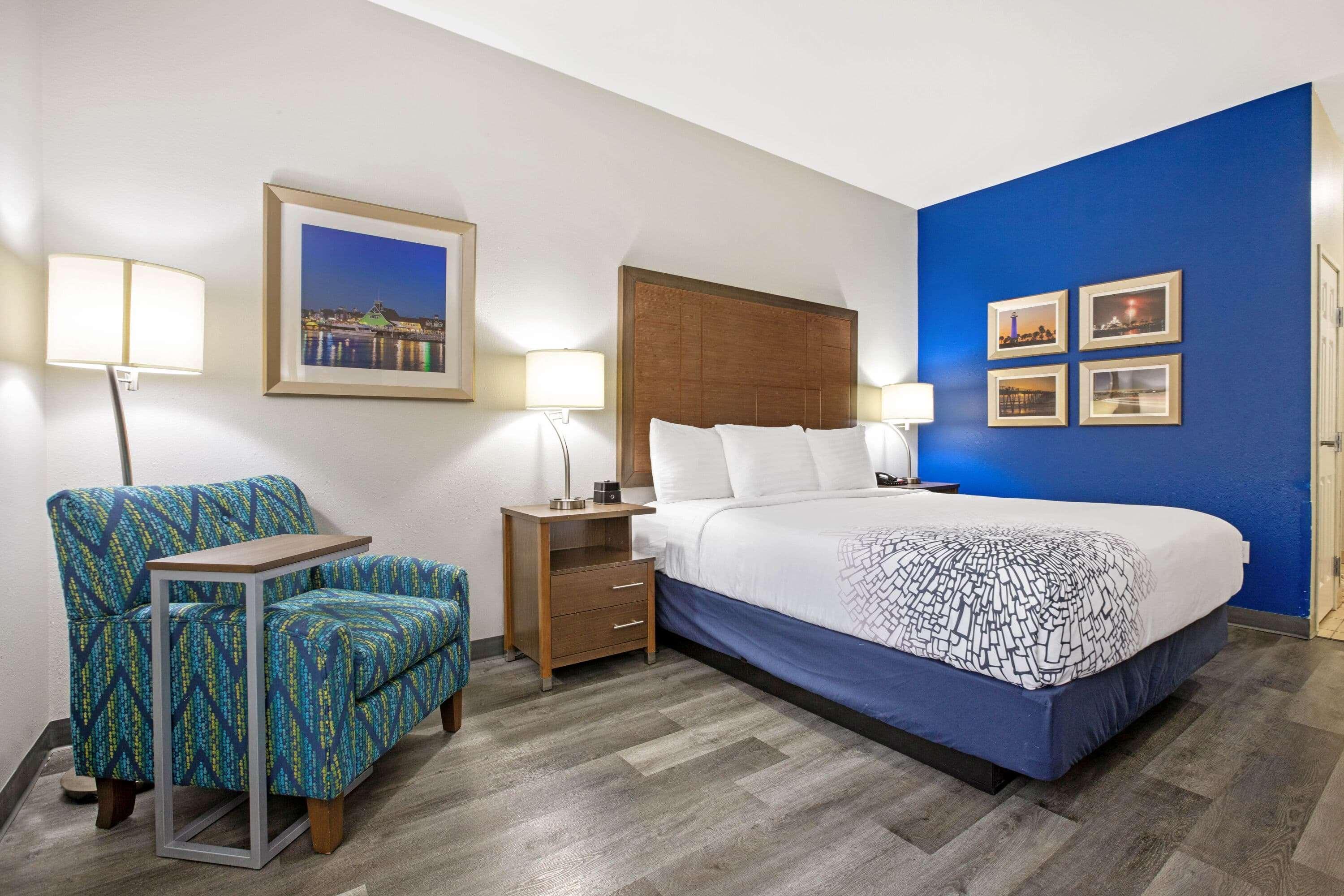 La Quinta By Wyndham Ne Long Beach/Cypress Hawaiian Gardens Exterior photo