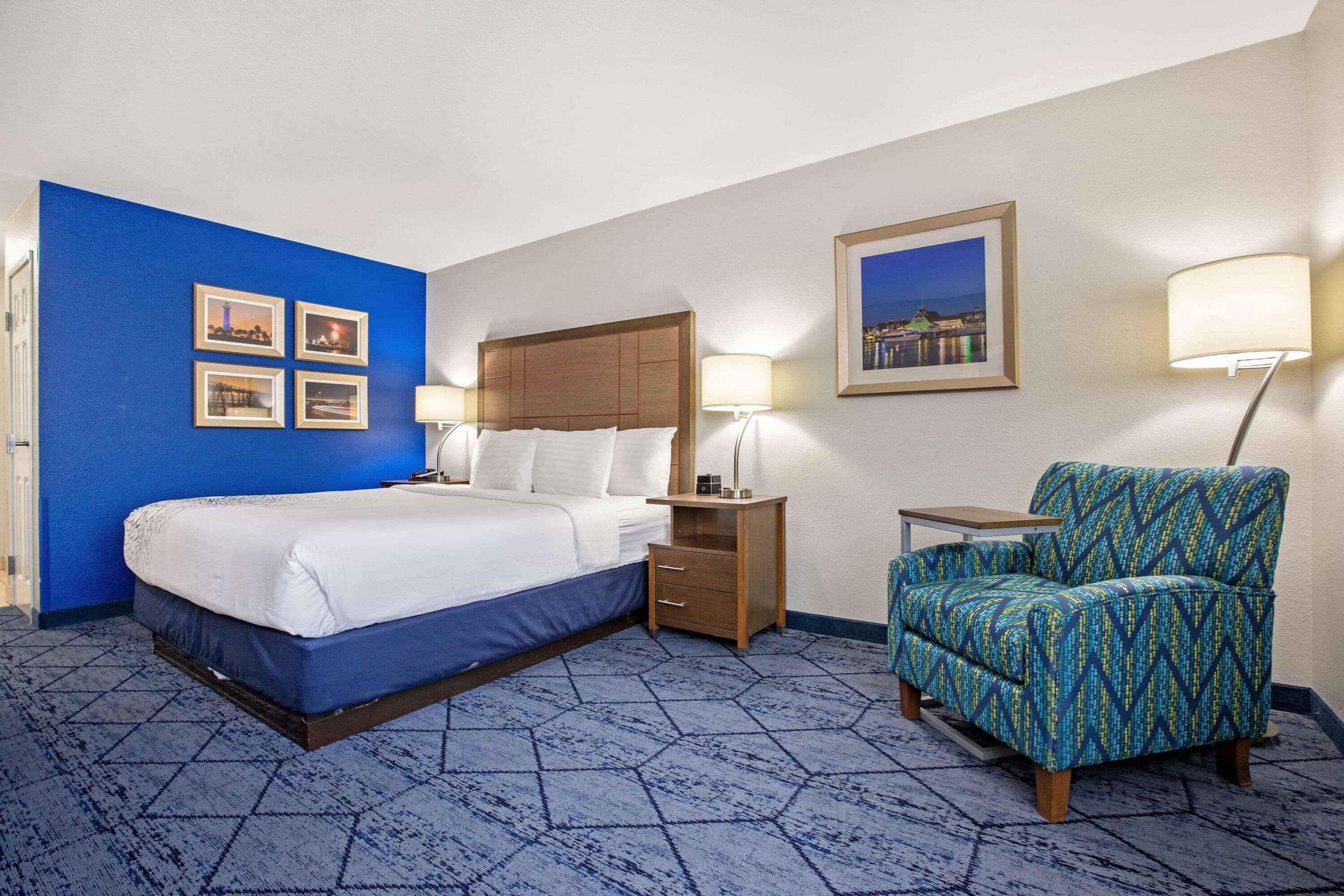 La Quinta By Wyndham Ne Long Beach/Cypress Hawaiian Gardens Exterior photo