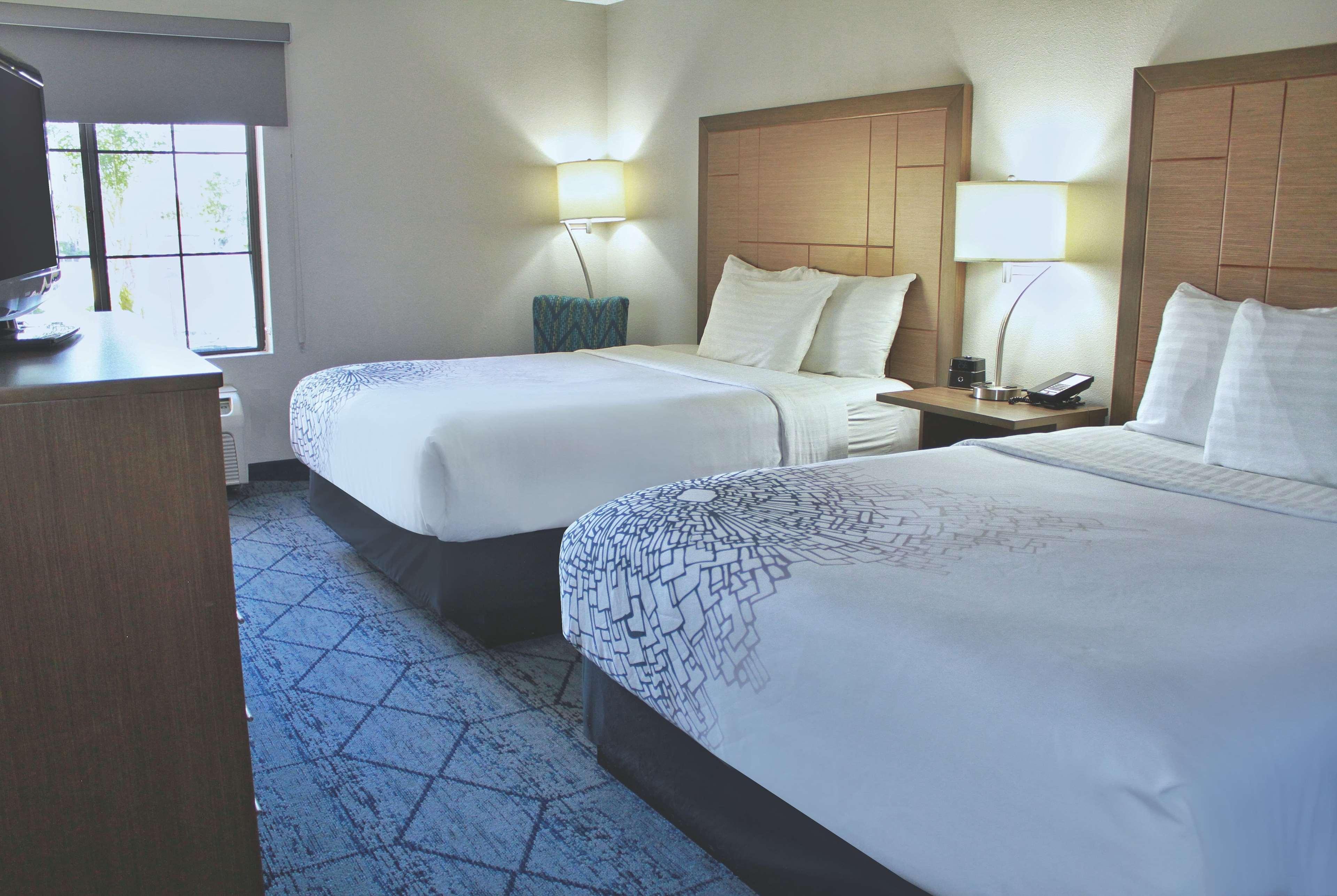 La Quinta By Wyndham Ne Long Beach/Cypress Hawaiian Gardens Exterior photo