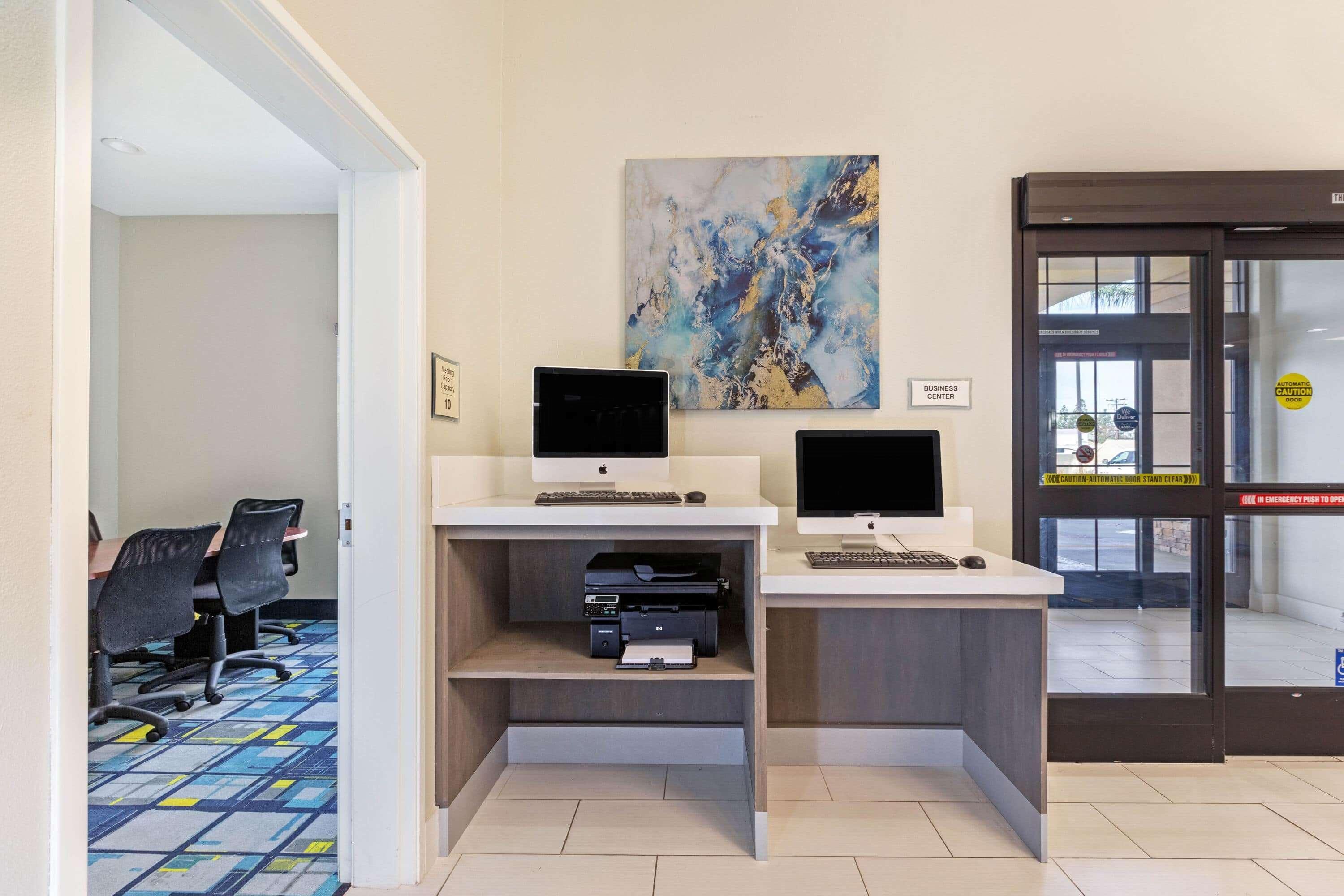 La Quinta By Wyndham Ne Long Beach/Cypress Hawaiian Gardens Exterior photo