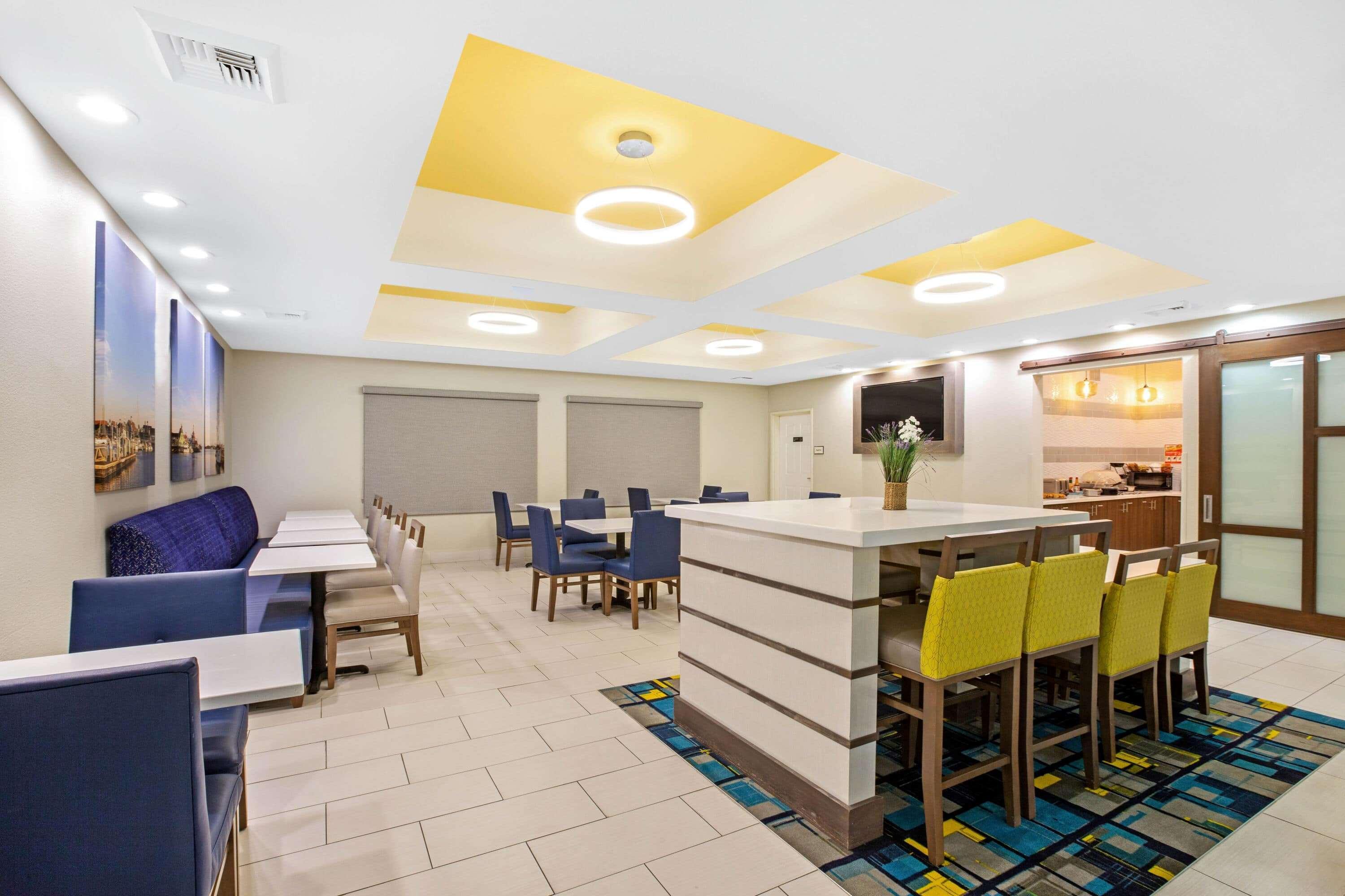 La Quinta By Wyndham Ne Long Beach/Cypress Hawaiian Gardens Exterior photo