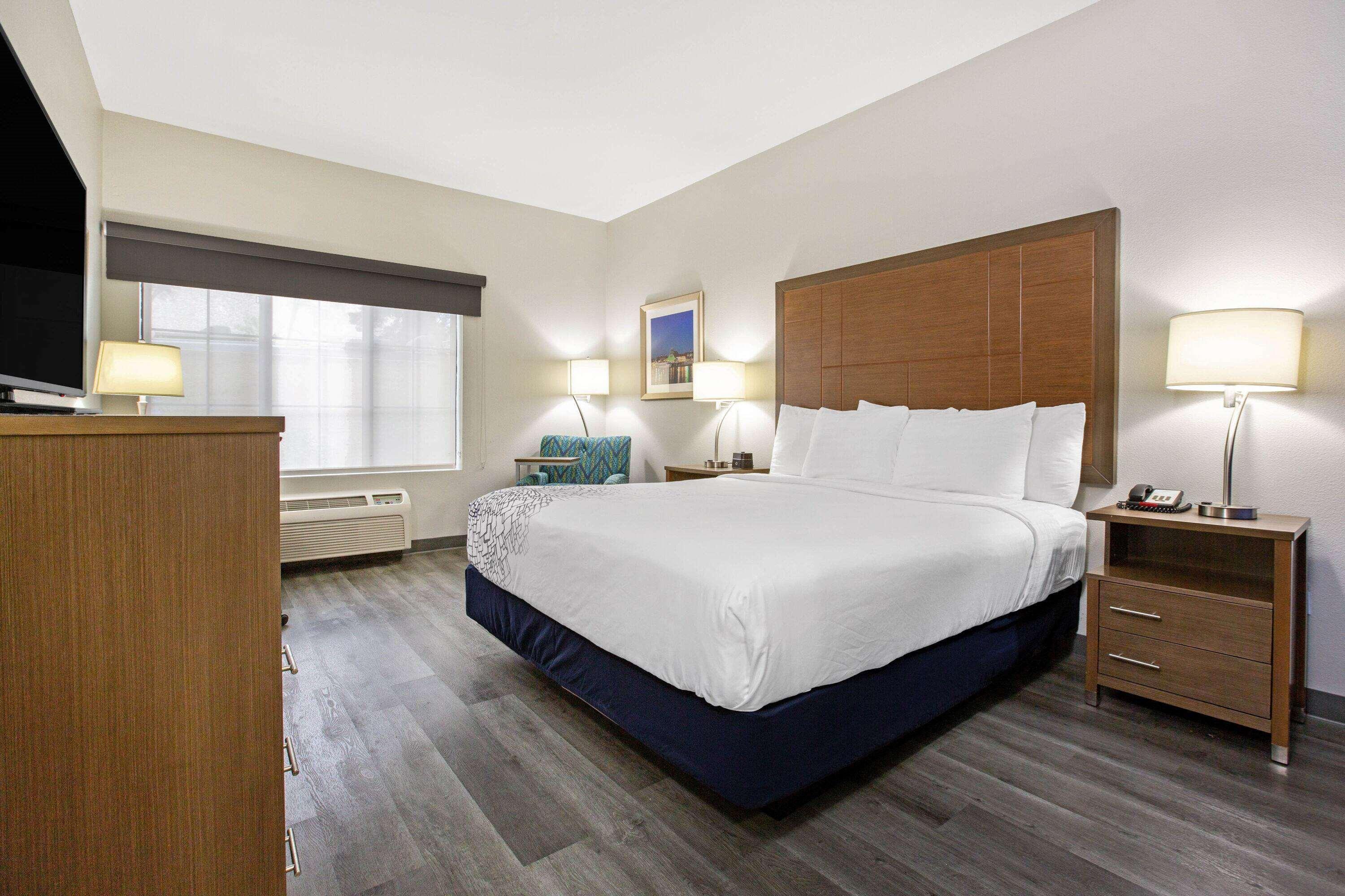 La Quinta By Wyndham Ne Long Beach/Cypress Hawaiian Gardens Exterior photo