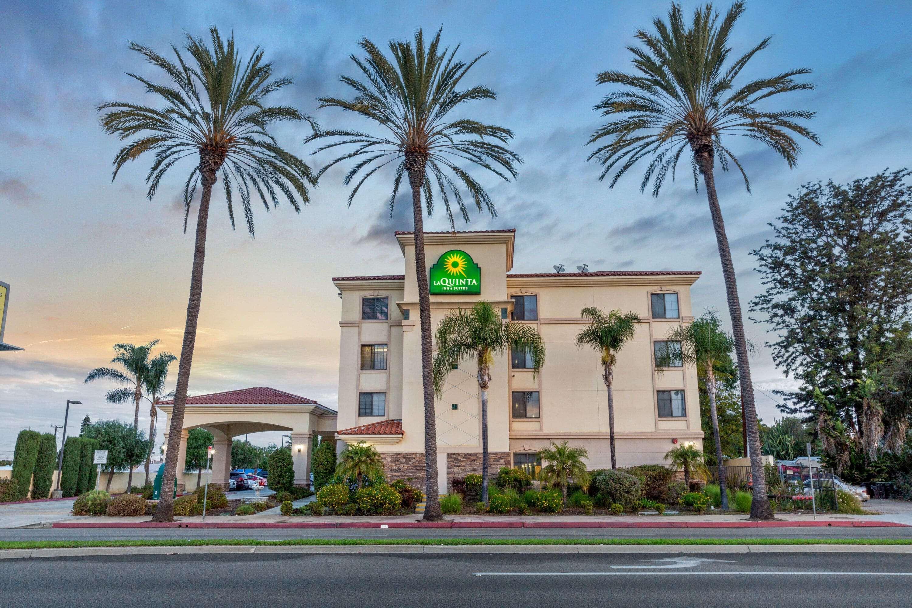 La Quinta By Wyndham Ne Long Beach/Cypress Hawaiian Gardens Exterior photo