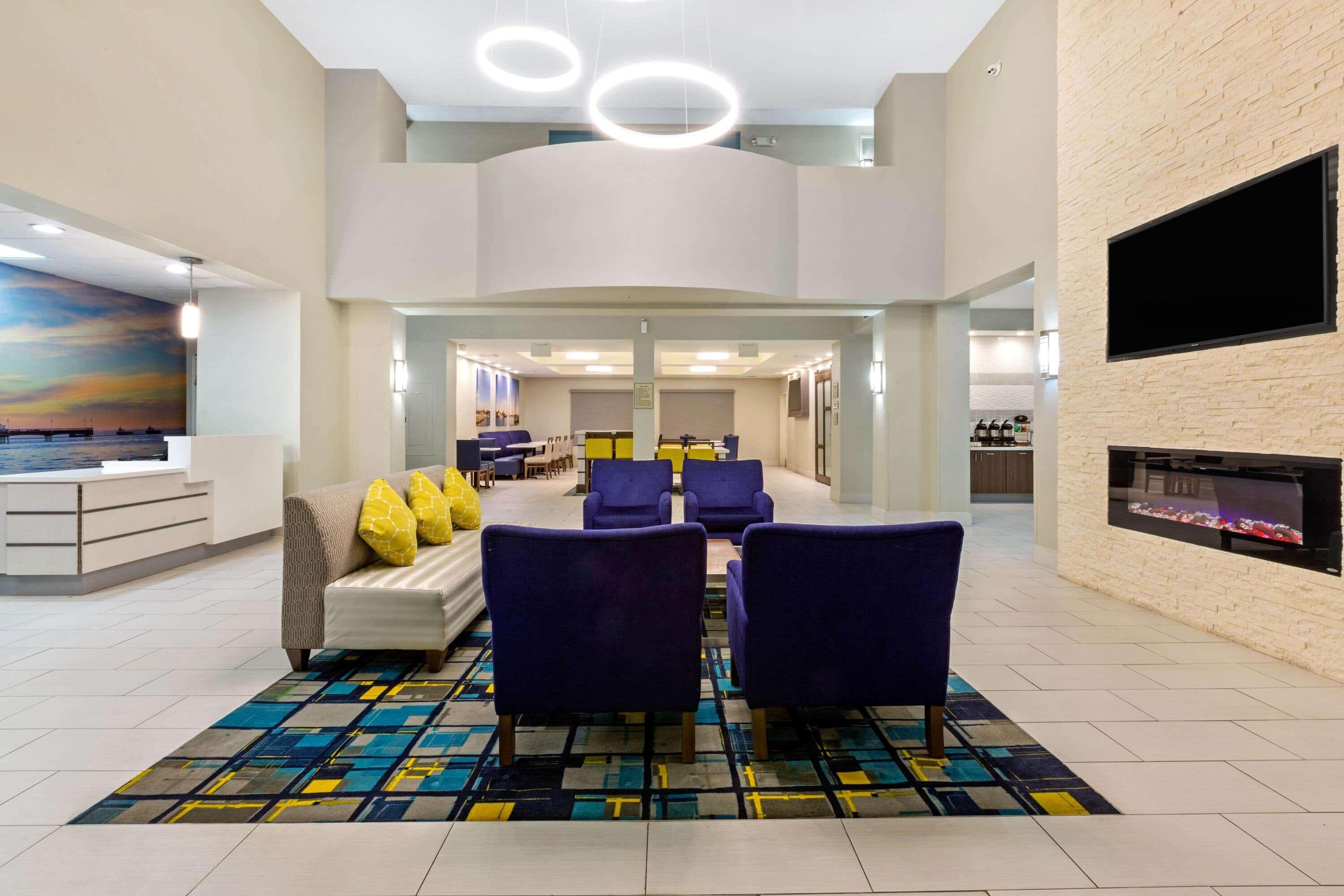 La Quinta By Wyndham Ne Long Beach/Cypress Hawaiian Gardens Exterior photo